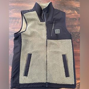 Under Armour Mens Medium Boucle Fleece Sleeveless Vest. Zip. Green & Black. NWT
